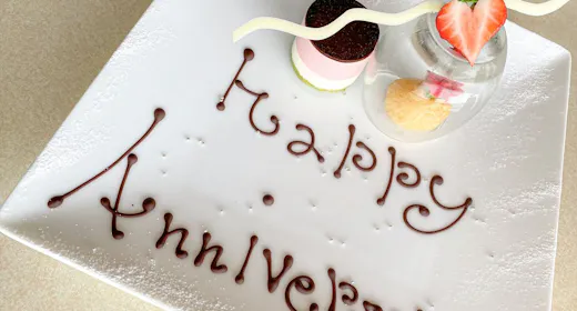 ホテルで記念日お祝いプラン 特典いっぱい!特別なデザートプレートも!!