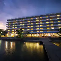 ホテル外観(夕景)