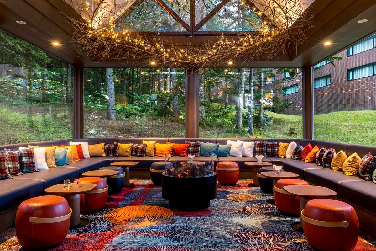 巢式酒吧（需額外付費）