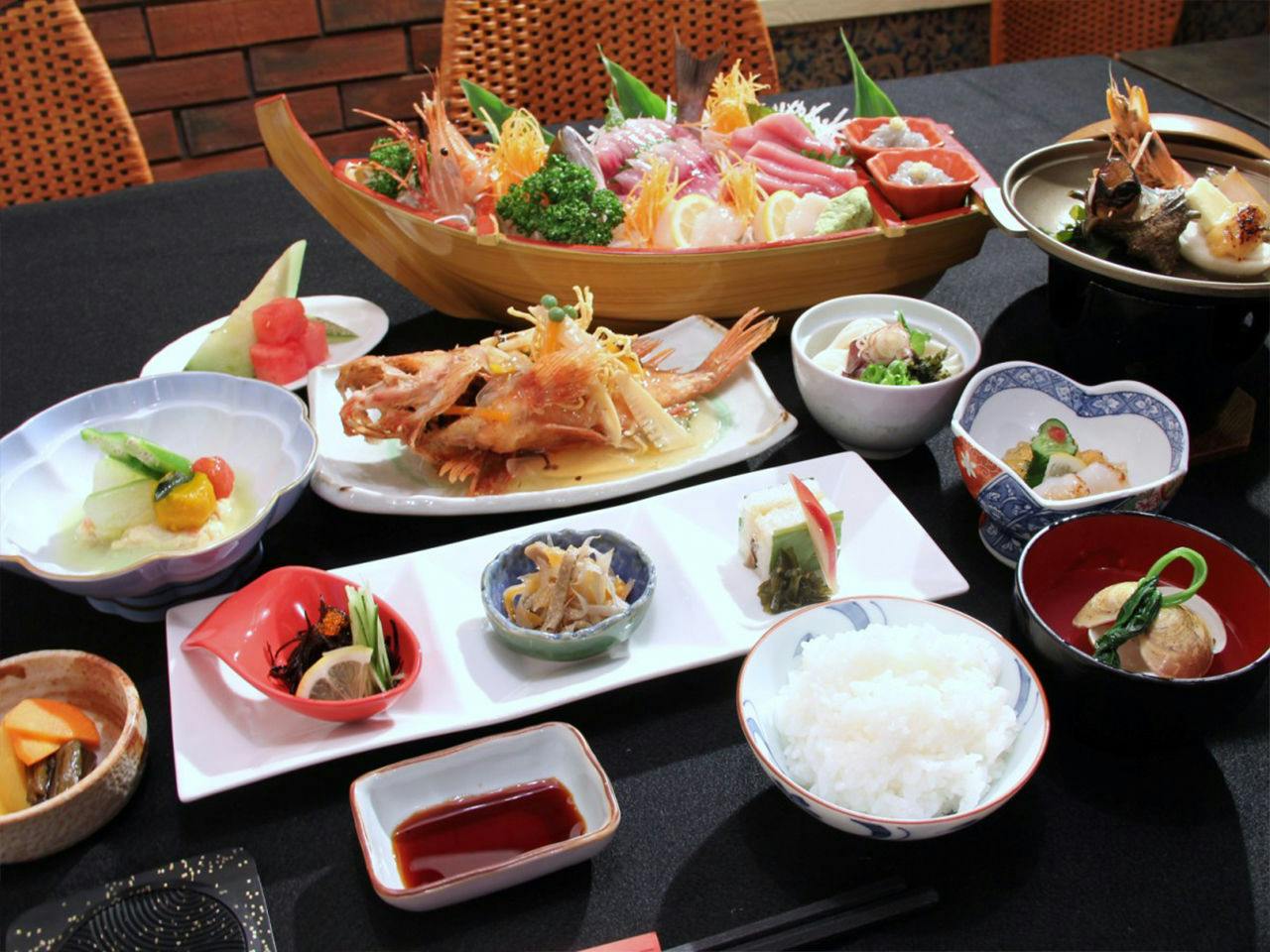 【鮑の踊り焼き＜1泊2食＞プラン】生きたアワビまるごと一匹、素材を生かした酒蒸しを＋1000円で堪能