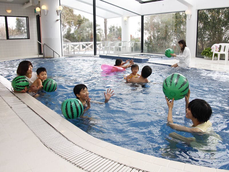 屋内　温水プール