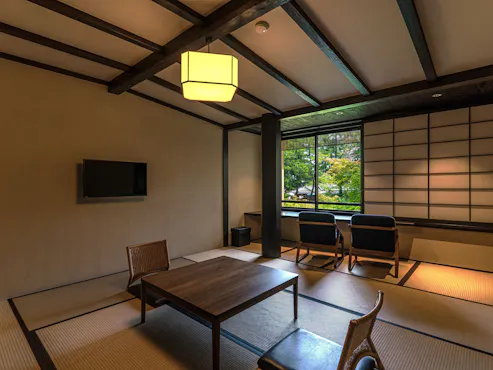 Terdapat dua jenis bilik gaya Jepun untuk melihat Amanohashidate.