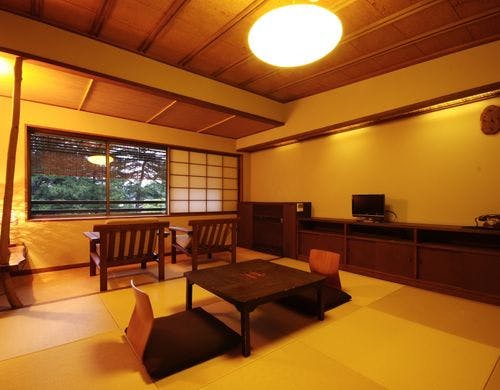 「天橋立を眺めるモダン和室」