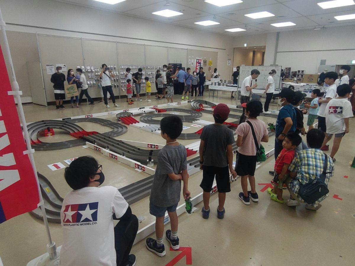 【ミニ四駆1台＋電池2本付】タミヤ公認コースで遊ぼう！親子でミニ四駆体験／2食付