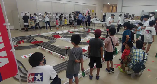 【ミニ四駆1台+電池2本付】タミヤ公認コースで遊ぼう!親子でミニ四駆体験/2食付
