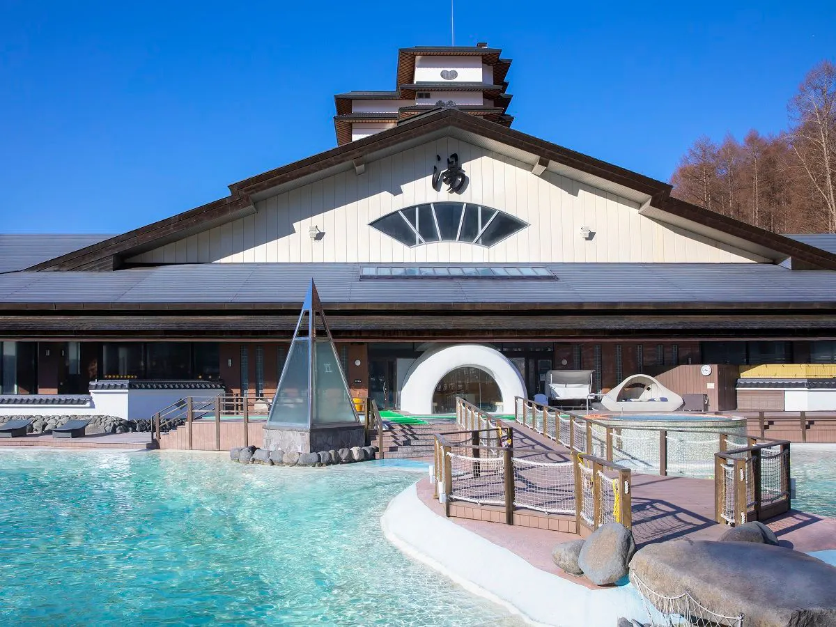 温泉ビーチとかまくらサウナ