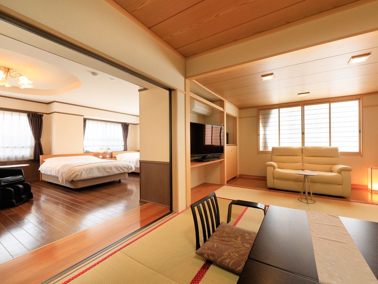 源泉かけ流し露天風呂付、和洋二間80平米