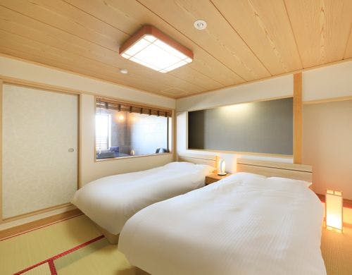 源泉かけ流しの展望露天風呂付の二間20畳