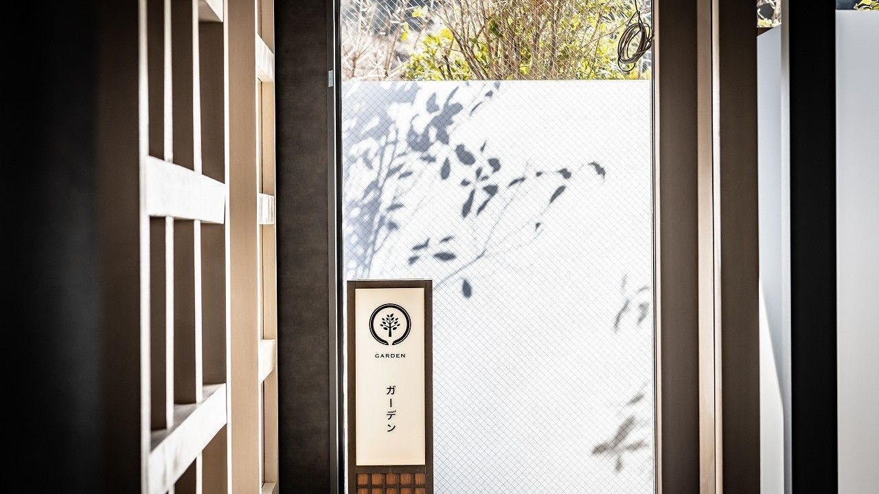 ガーデンへ続く道