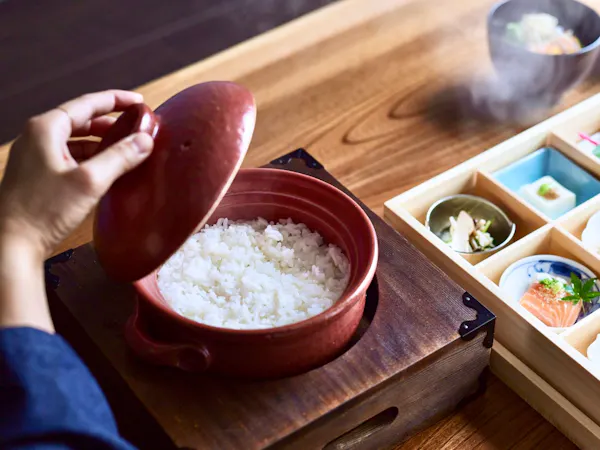 ・12種類の彩小鉢、佐賀県産さがびよりを使った炊き立てご飯を堪能 :::一泊朝食:::(事前決済)