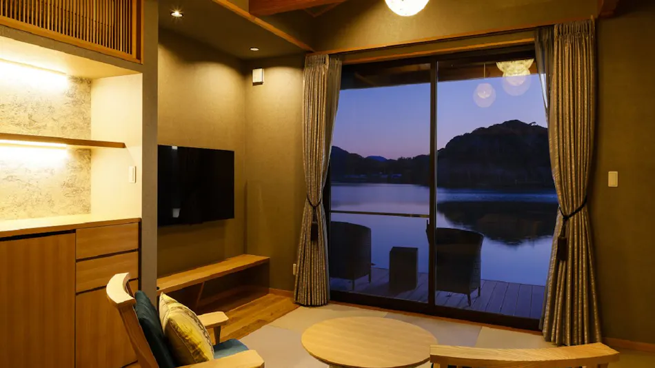 Hanare Koyado Mizuyashiki by the Lakeside