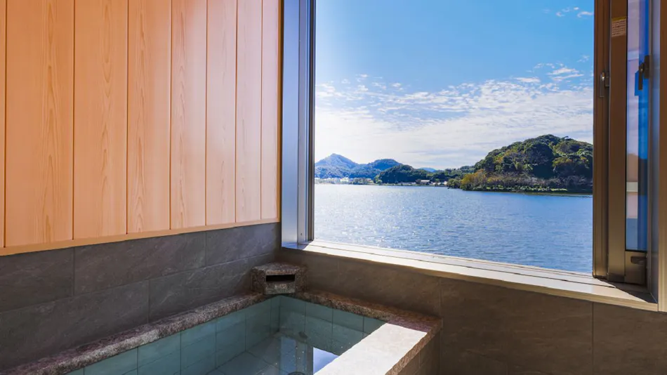 Hanare Koyado Mizuyashiki by the Lakeside