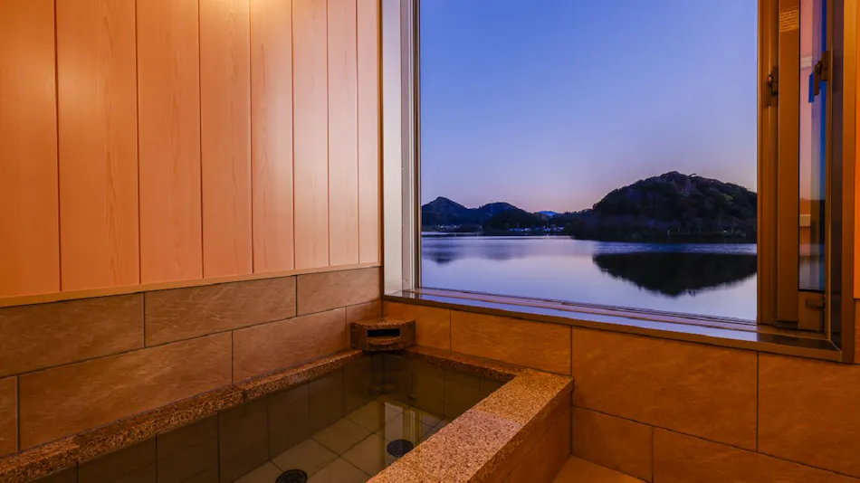 Hanare Koyado Mizuyashiki by the Lakeside