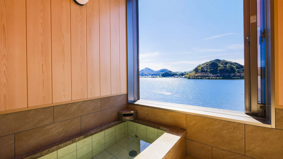 Hanare Koyado Mizuyashiki by the Lakeside