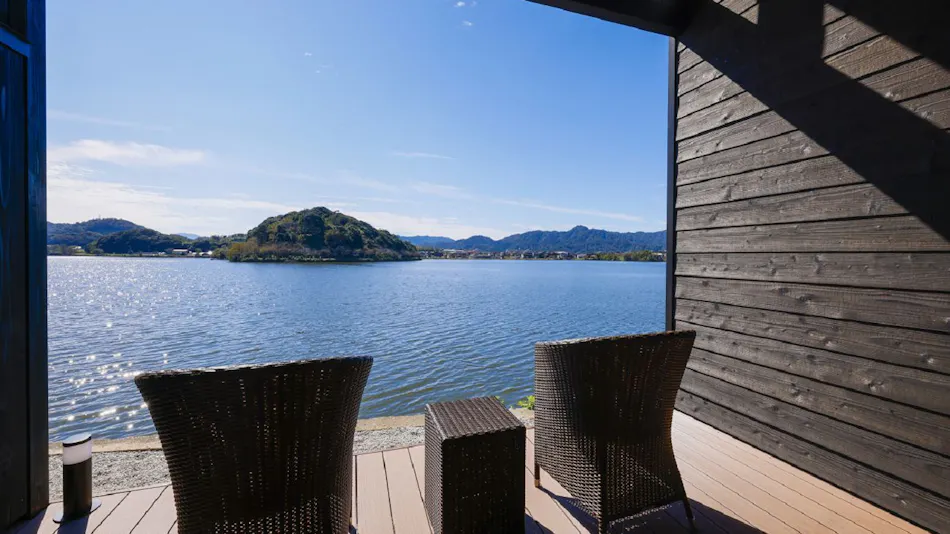 Hanare Koyado Mizuyashiki by the Lakeside