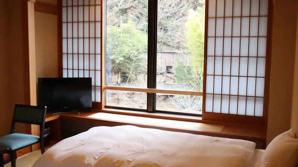 Yusai: The Echo of the Hot Spring Gorge