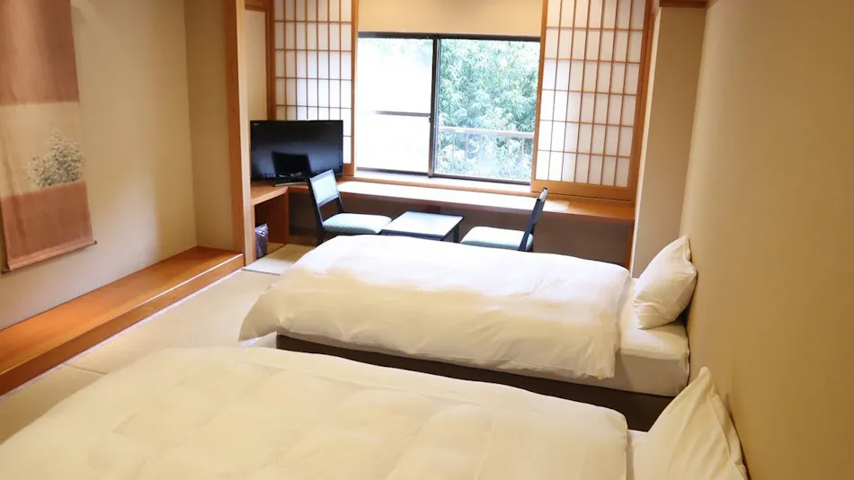 Yusai: The Echo of the Hot Spring Gorge