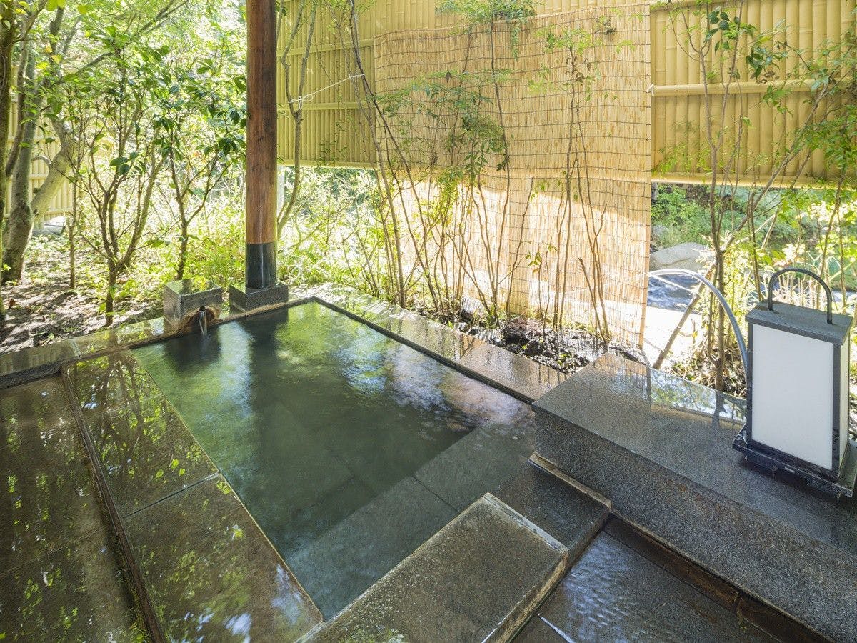 ห้องพิเศษพร้อมอ่างอาบน้ำกลางแจ้ง (หิน) 'Yamazakura'