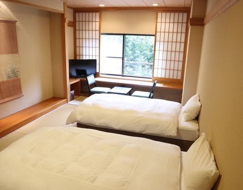 本館和室10畳（ベッドあり）（一例）