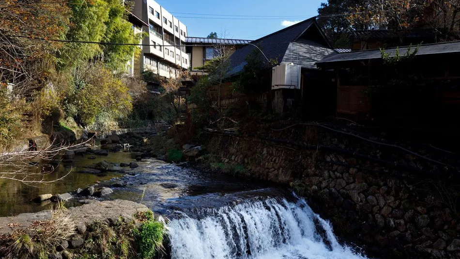 Yusai: The Echo of the Hot Spring Gorge