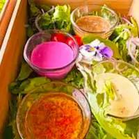 地域の野菜とお肉のガーデンサラダボックス