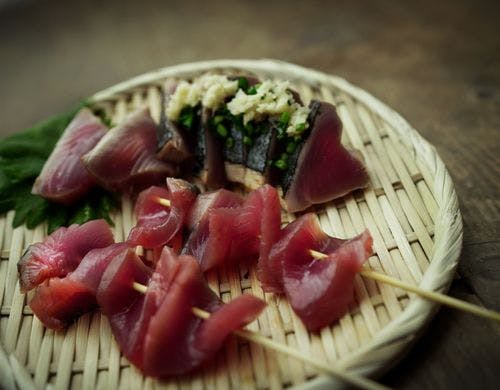 勝浦で水揚げされた鰹の炙り焼き