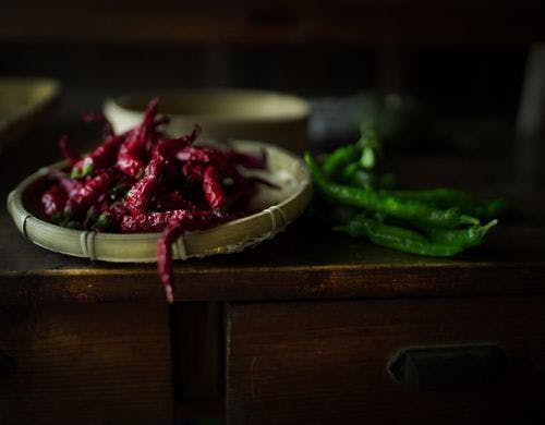 箱庭で育てた唐辛子から作る特製ラー油。