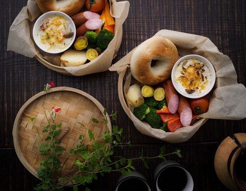 【朝食】蒸篭ベーグルとチーズグラタン