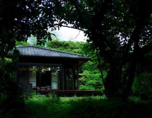 ひっそりと佇む奥屋敷。