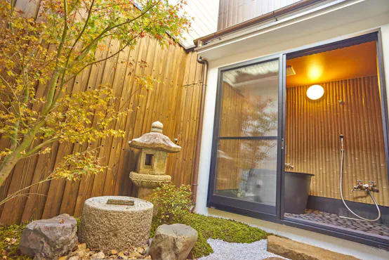 욕실에서도 볼 수 있는 자랑스러운 작은 정원입니다.