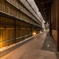 石畳のアプローチ