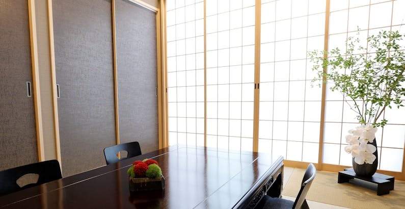 2階一戸建て スタイリッシュ 和モダンな貸切宿 1 6名 一棟貸切 素泊まり 京都旅行は町家スタイルの宿でプライベートステイ 1 6名様利用 プラン ホスタ五条烏丸 瑛 一休 Comバケーションレンタル