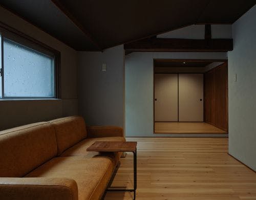 西津湊かさまつ棟1階通路リビング