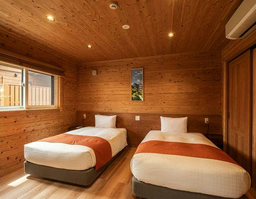シモンズ製ベッドで上質な睡眠を（寝室）
