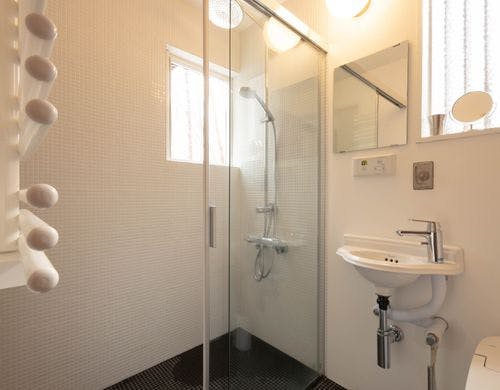 母屋　水回りは綺麗にリノベしてあります