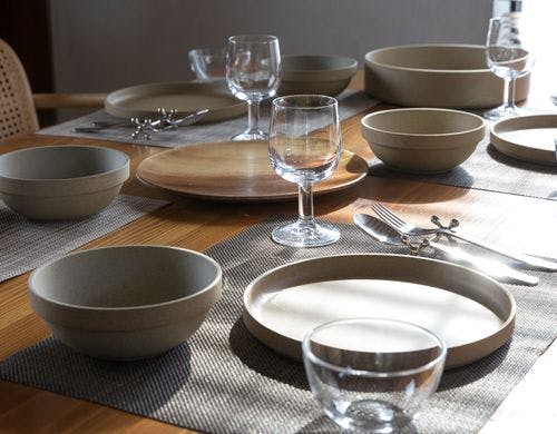 食器は和洋対応がございます。