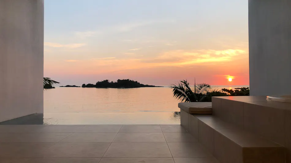 VILLA VALIOSA ON THE BEACH