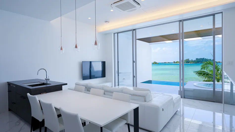 VILLA VALIOSA ON THE BEACH
