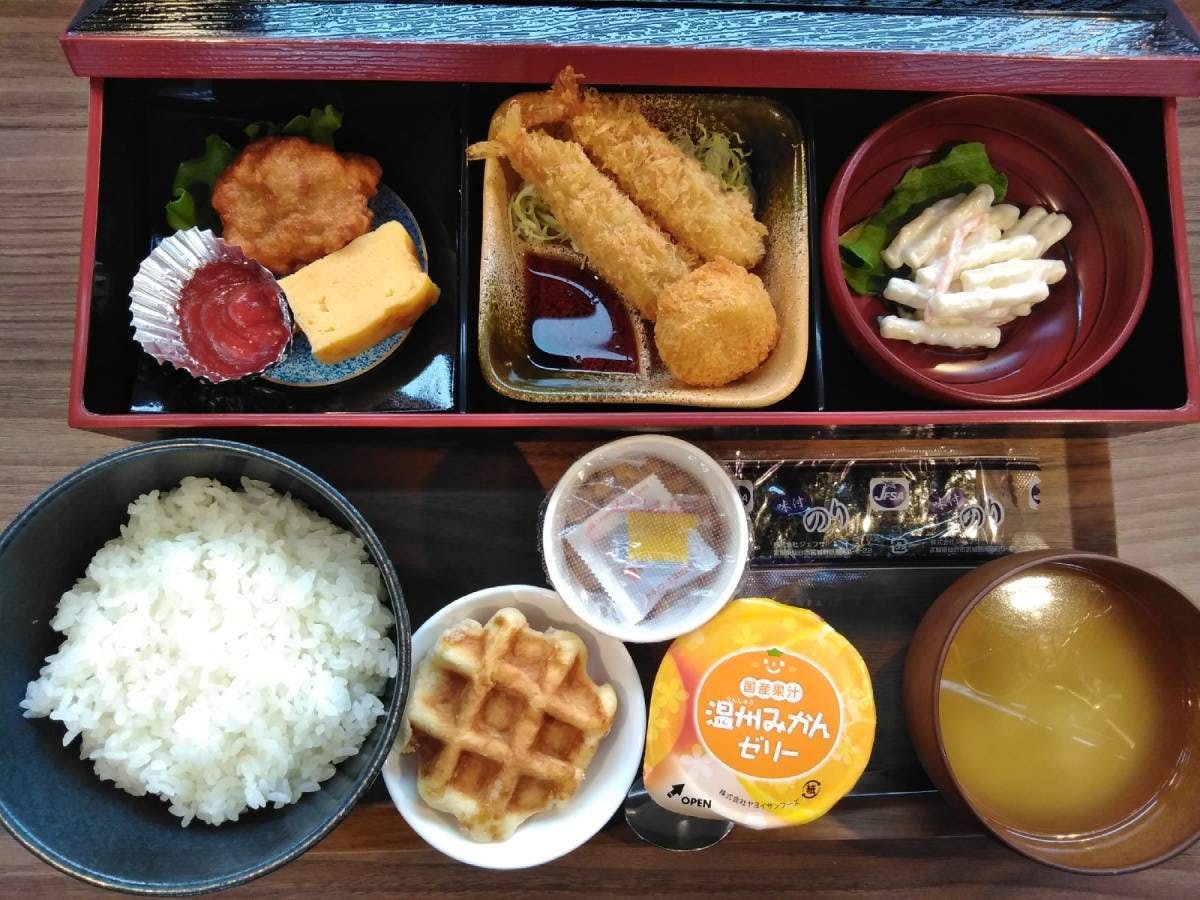 ภาพอาหารเช้าสไตล์ญี่ปุ่นสำหรับเด็ก