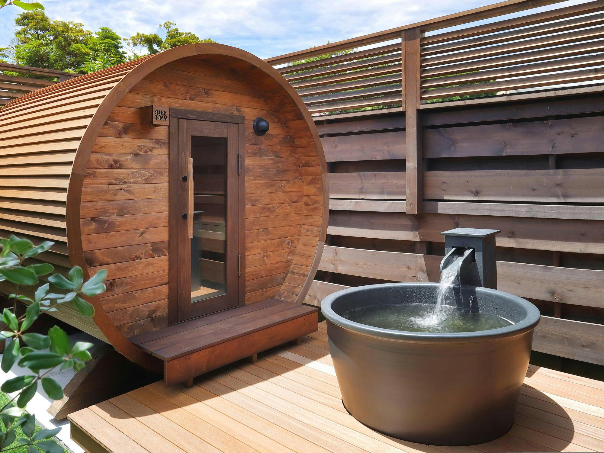 バレルサウナと水風呂