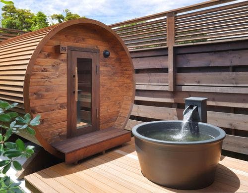 バレルサウナと水風呂
