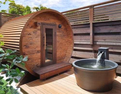 バレルサウナと水風呂