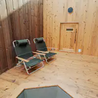 Teres dan kolam air sejuk di bangunan tambahan (hanare)