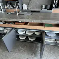 เครื่องใช้บนโต๊ะอาหารและช้อนส้อม