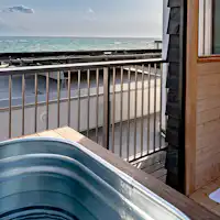 ซาวน่าพร้อมวิวทะเลและอ่างน้ำเย็น