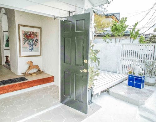 玄関扉をあけると