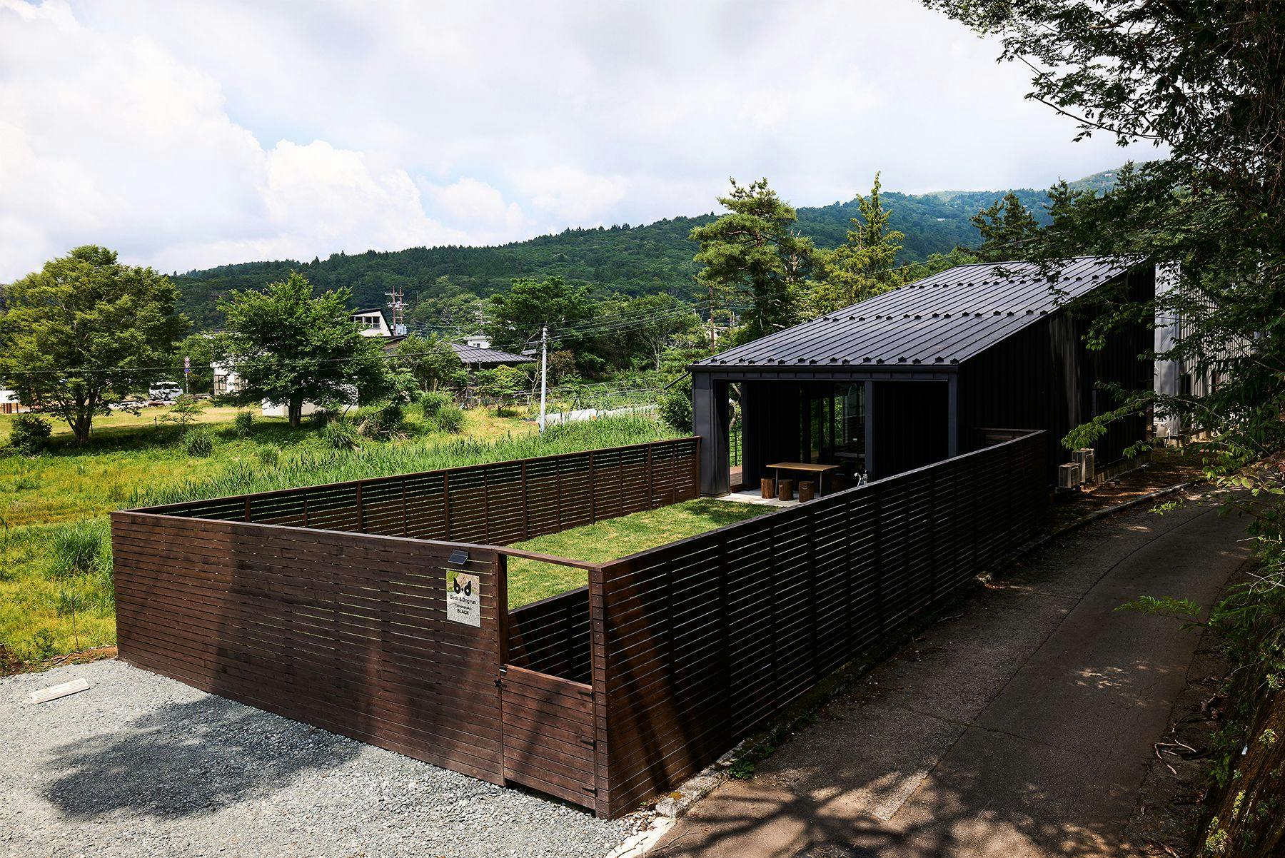 Beds and Dog run - Yamanakako