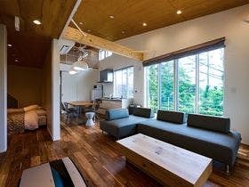 【山梨県富士五湖エリアの高級貸別荘・コテージ・ログハウス・コンドミニアム】Beds and Dog run - Yamanakako