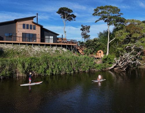 目の前の川でのアクティビティ