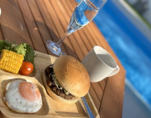 洋朝食のハンバーガーセット